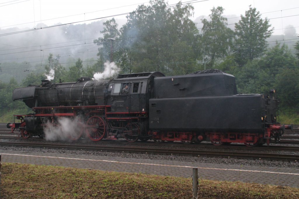 Die 23 042 am 3.7.11 in Altenbeken.