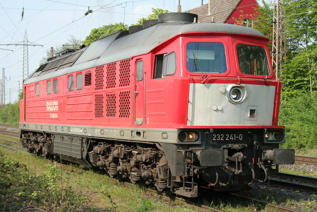 Die 232 241-0 wendet in Ratingen Lintorf am 20.04.2011