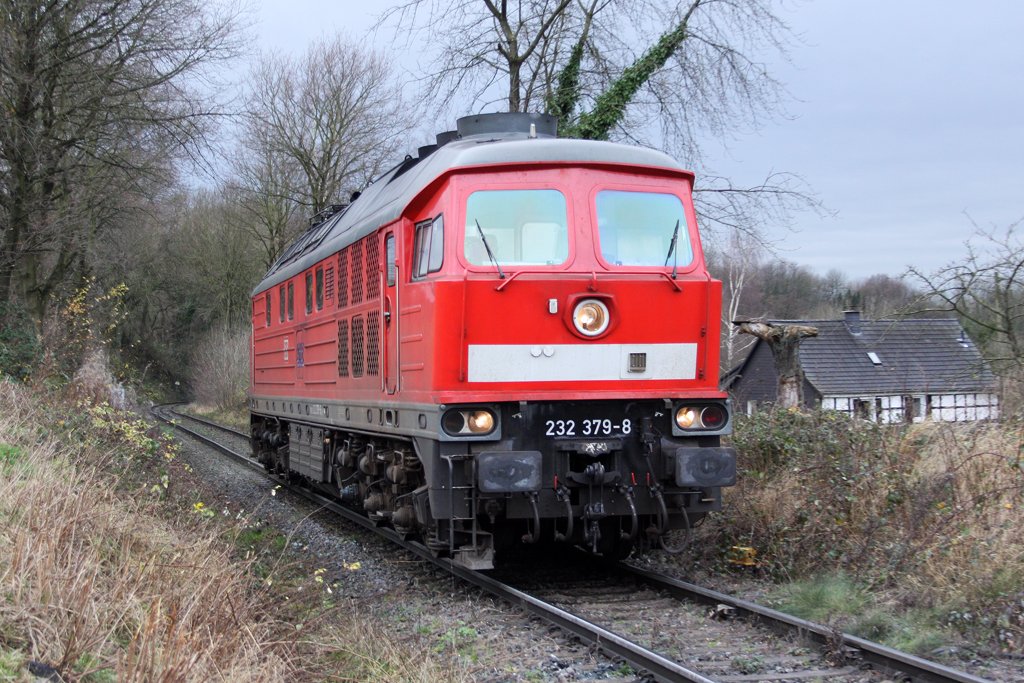 Die 232 379-8 bei der Einfahrt in Wlfrath Flandersbach , am 25,11,09 
