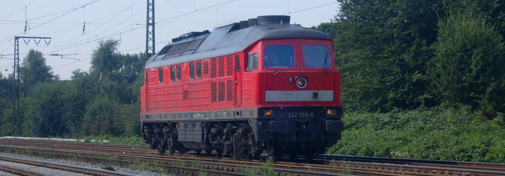 Die 232 388-9 fuhr am 10.08.2010 Solo durch Duisburg Neudorf.