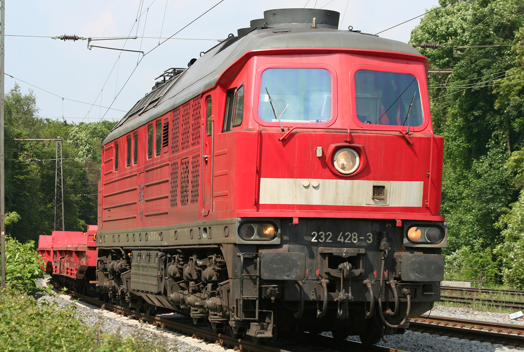 Die 232 428-3 durchfhrt Duisburg Neudorf am 28.05.2010