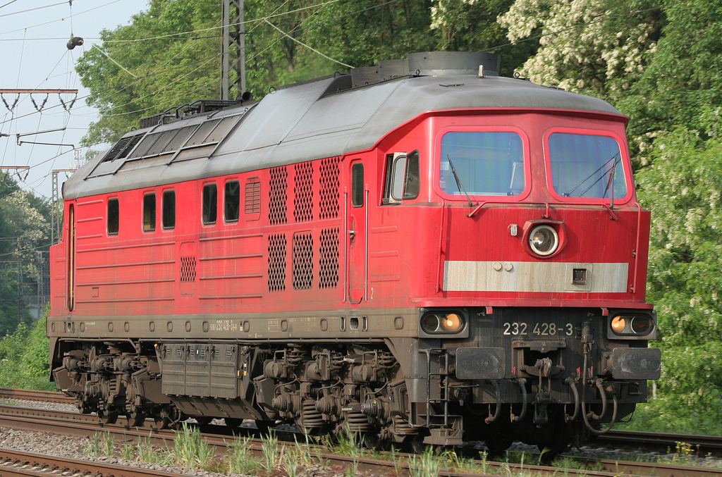 Die 232 428-3 fhrt Lu durch Duisburg Neudorf am 10.05.2011