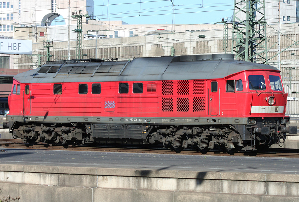 Die 232 428-3 steht ebenfalls Lz in D�sseldorf HBF am 16.06.2010