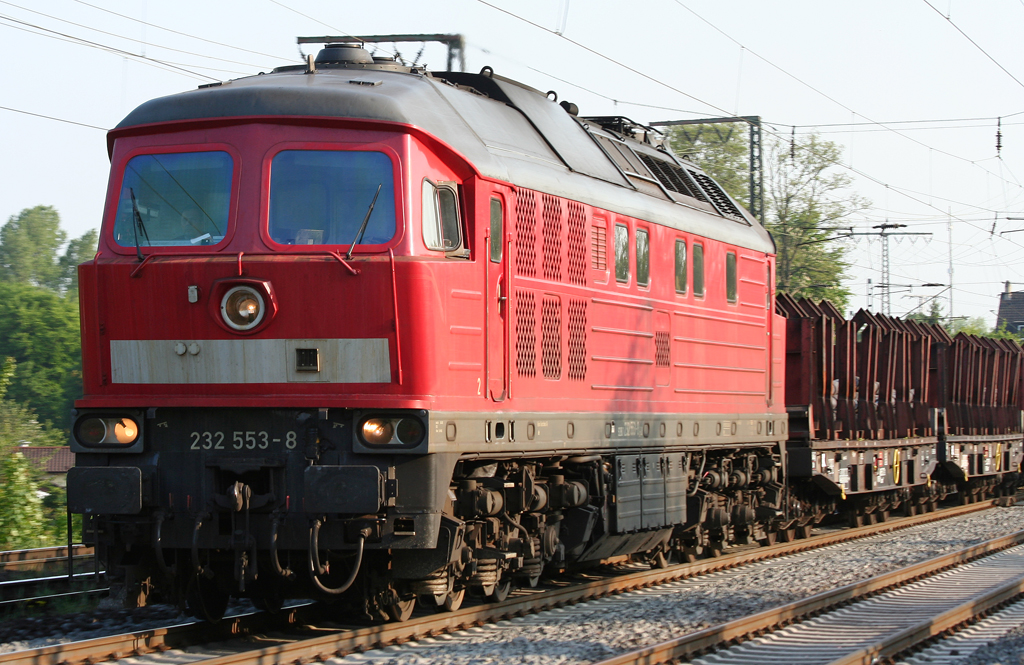 Die 232 553-8 zieht einen Gz durch Duisbzrg Neudorf am 20.05.2010
