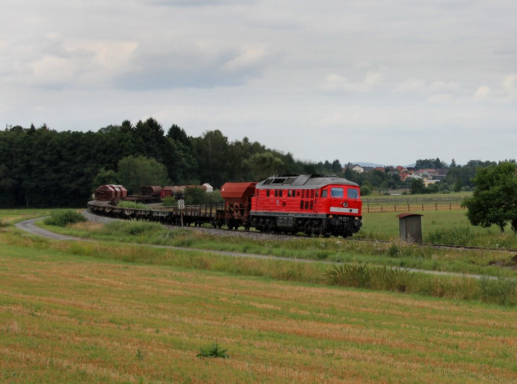 Die 232 571 mit einem Gterzug am 11.08.2012 unterwegs bei Thans.