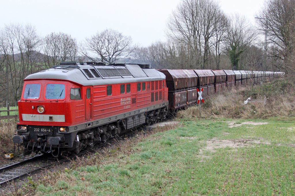Die 232 654-4 bei der Ausfahrt aus Wlfrath Flandersbach , am 25,11,09 