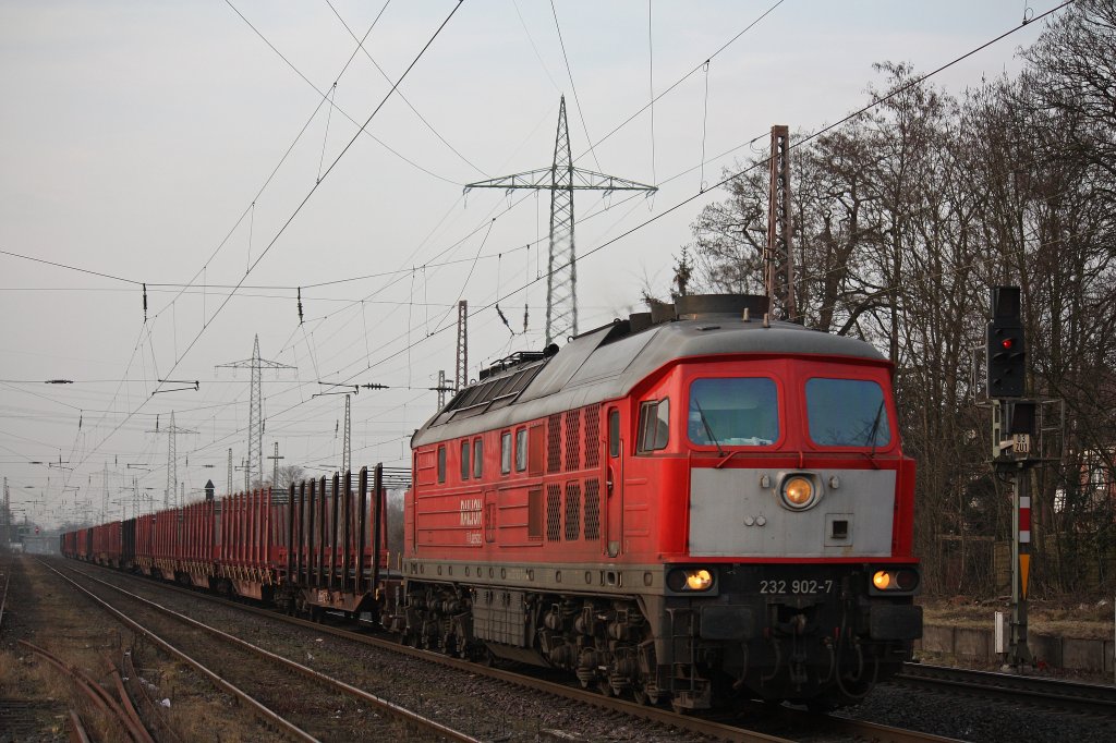 Die 232 902 fuhr am 2.3.12 mit einem Gterzug nach Dsseldorf-Rath durch Ratingen-Lintorf.