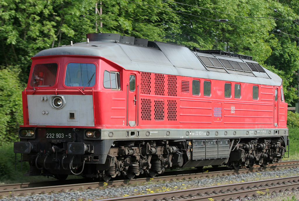 Die 232 903-5 Lz durch ratingen Lintorf am 05.05.2011