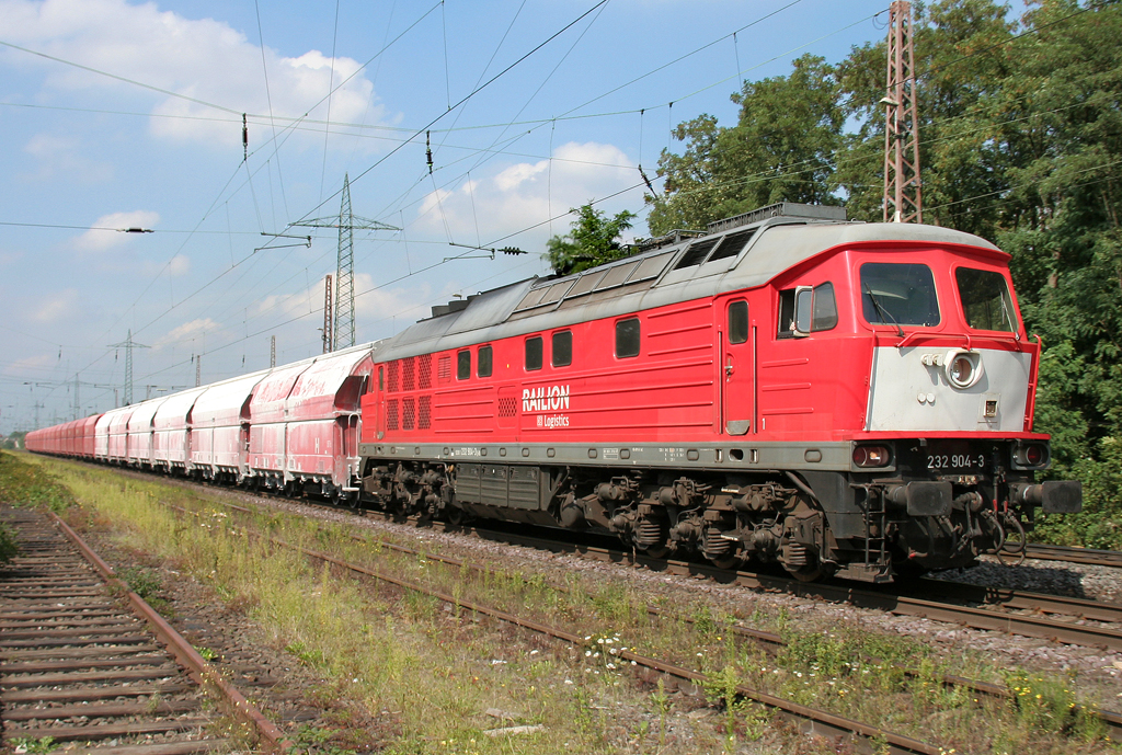 Die 232 904-3 zieht Kalk durch Ratingen Lintorf Richtung Flandersbach am 17.08.2011