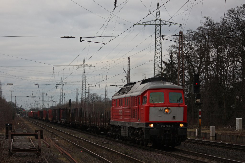 Die 232 904 fuhr am 5.3.12 mit einem �bergabezug nach D�sseldorf-Rath durch Ratingen-Lintorf.