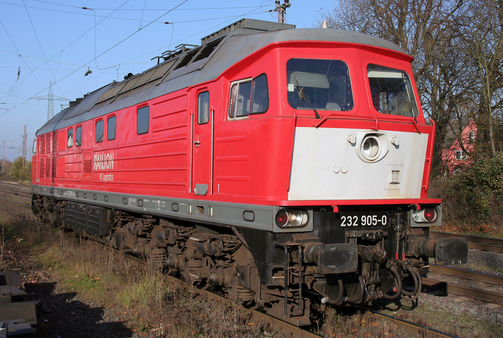 Die 232 905-0 steht in Ratingen Lintorf am 12.11.2011