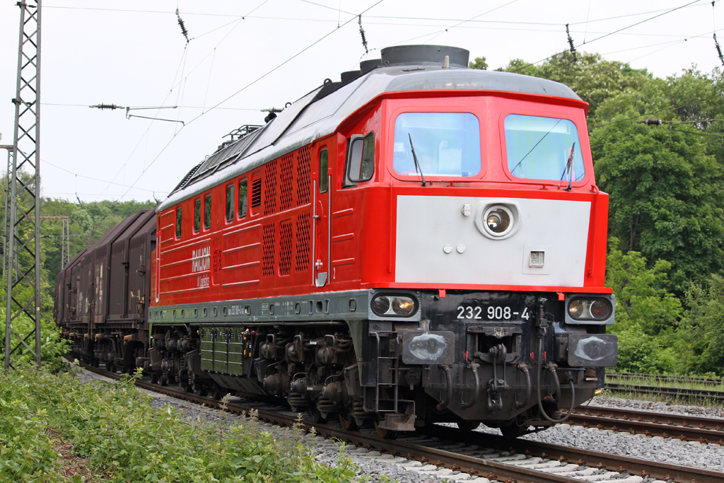 Die 232 908-4 in Duisburg Neudorf am 28,05,10