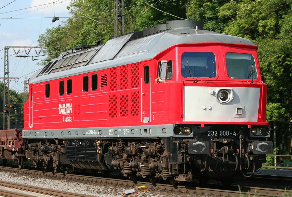 Die 232 908-4 zieht einen Gz durch Duisburg Neudorf am 28.05.2010