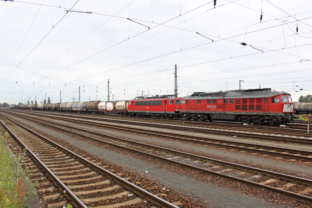 Die 241 338-3 und 155 085 in Grokorbetha am 06,07,10