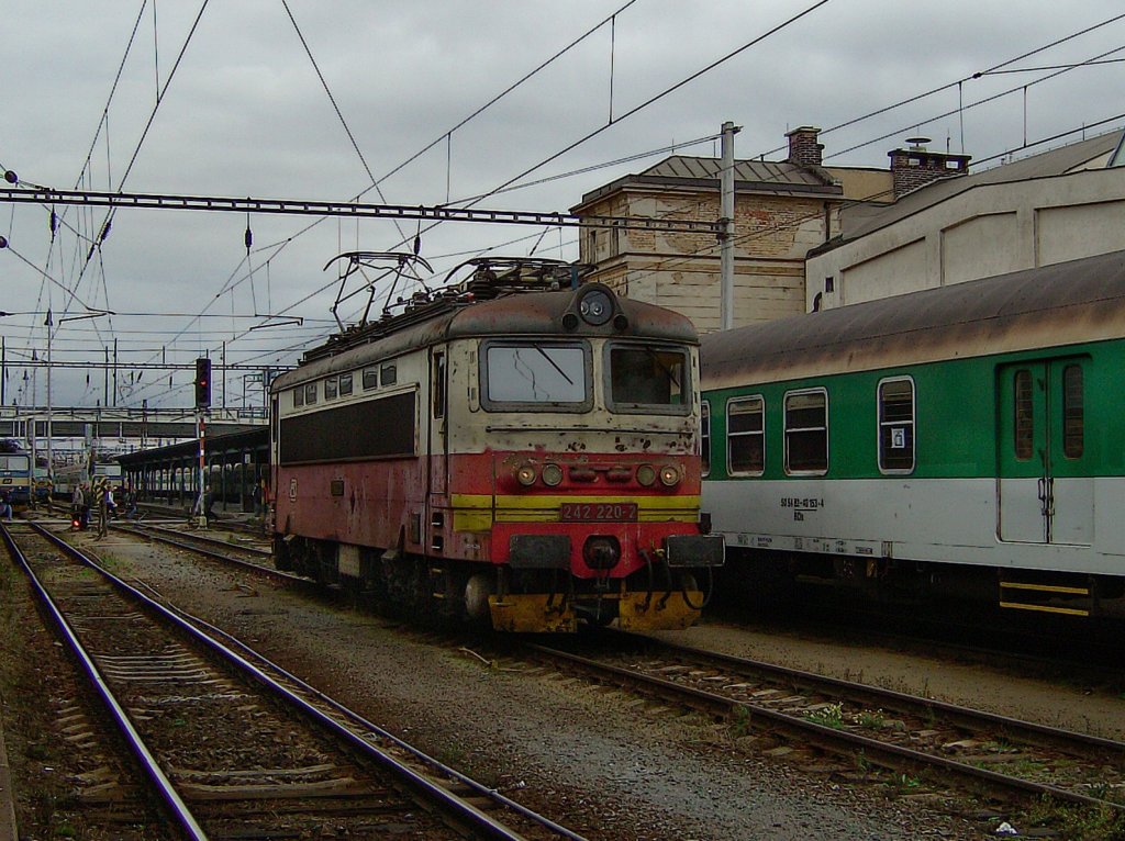 Die 242 220 am 03.10.2008 bei einer Rangierfahrt im Pilsener Hbf.