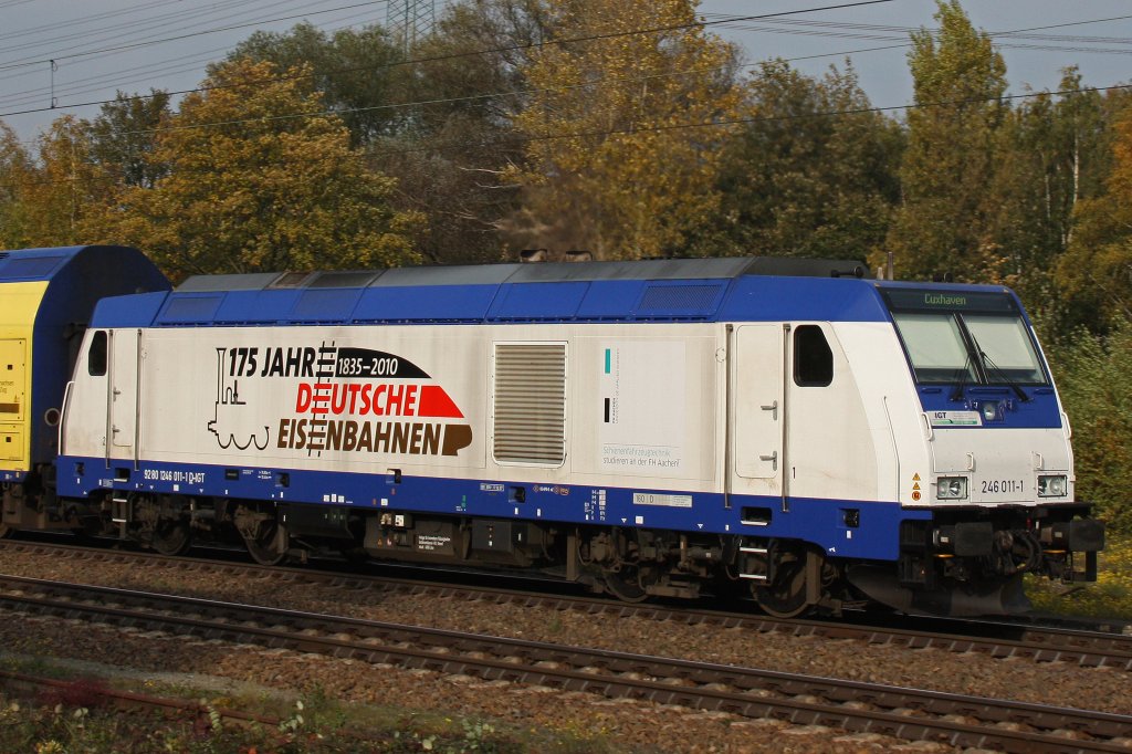 Die 246 011 der IGT war am 25.10.11 fr Metronom unterwegs und drckte eine Metronom Garnitur in Richtung Cuxhaven.Aufgenommen in Hamburg-Unterelbe.