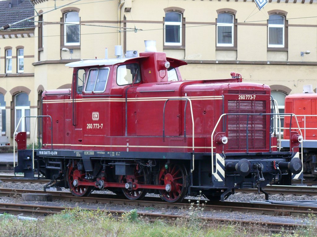 Die 260 773-7 der EfW stand am 28/11/2009 blitzblank geputzt im Bahnhof Stolberg, ebenso die 260 770-3 und 260 239-9.