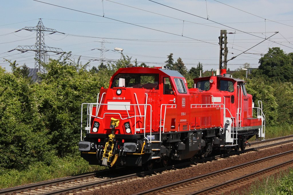 Die 261 084 zog am 24.7.12 die 362 597 durch Hannover-Ahlten.