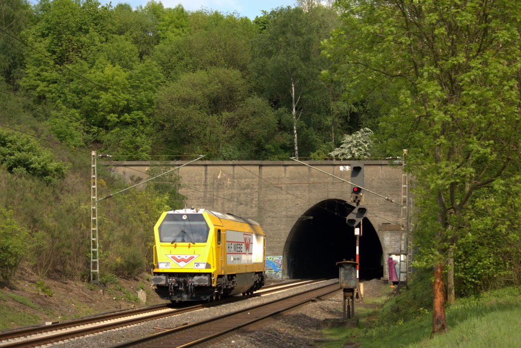 Die 264 011 der H. F. WIEBE fuhr am 04.05.2011 durch den Eilendorfer Tunnel.