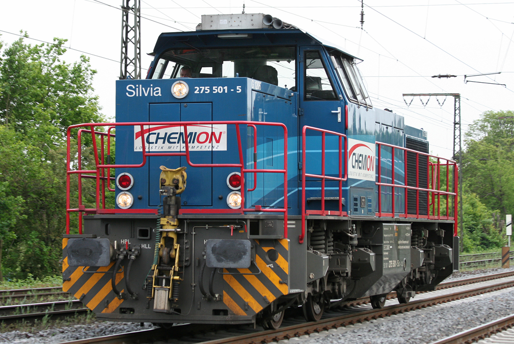Die 275 501-5 Silvia der Chemion druchfhrt Duisburg Neudorf Lz am 25.05.2010