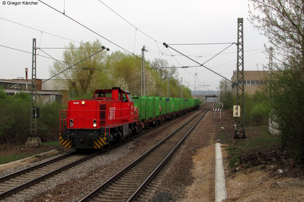 Die 277 904-9 (AVG 468) mit ihrer stinkenden Fracht auf dem Weg nach Mannheim bei Karlsdorf. Das Bild entstand am 04.04.2012 legal vom Bahnsteigende.