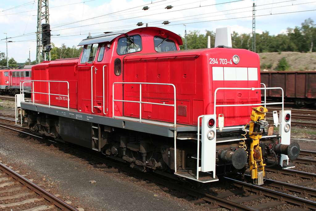 Die 294 703-4 rangiert in Stolberg Gbf am 09.08.2010 Aufgenommen aus der RB20