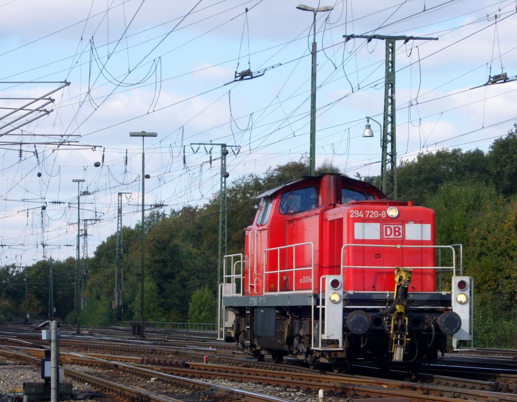 Die 294 720-8 fuhr am 14.10.2009 in Gnf Gremberg ein.