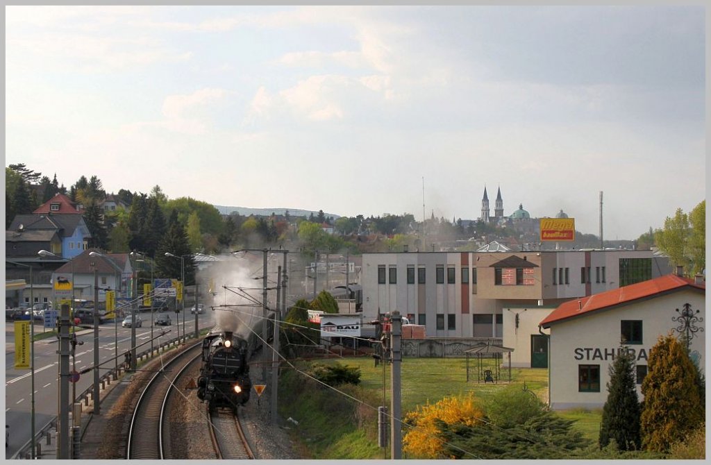 Die 310 23 am 16. April 2011 bei der Rckfahrt von Sigmundsherberg nach Wien Heiligenstadt, hier kurz nach der Durchfahrt in Klosterneuburg-Weidling. 