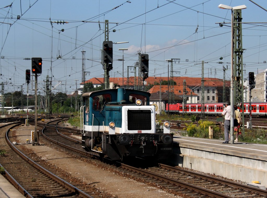 Die 332 220 am 21.08.2010 bei einer Rangierfahrt im N�rnberger Hbf.