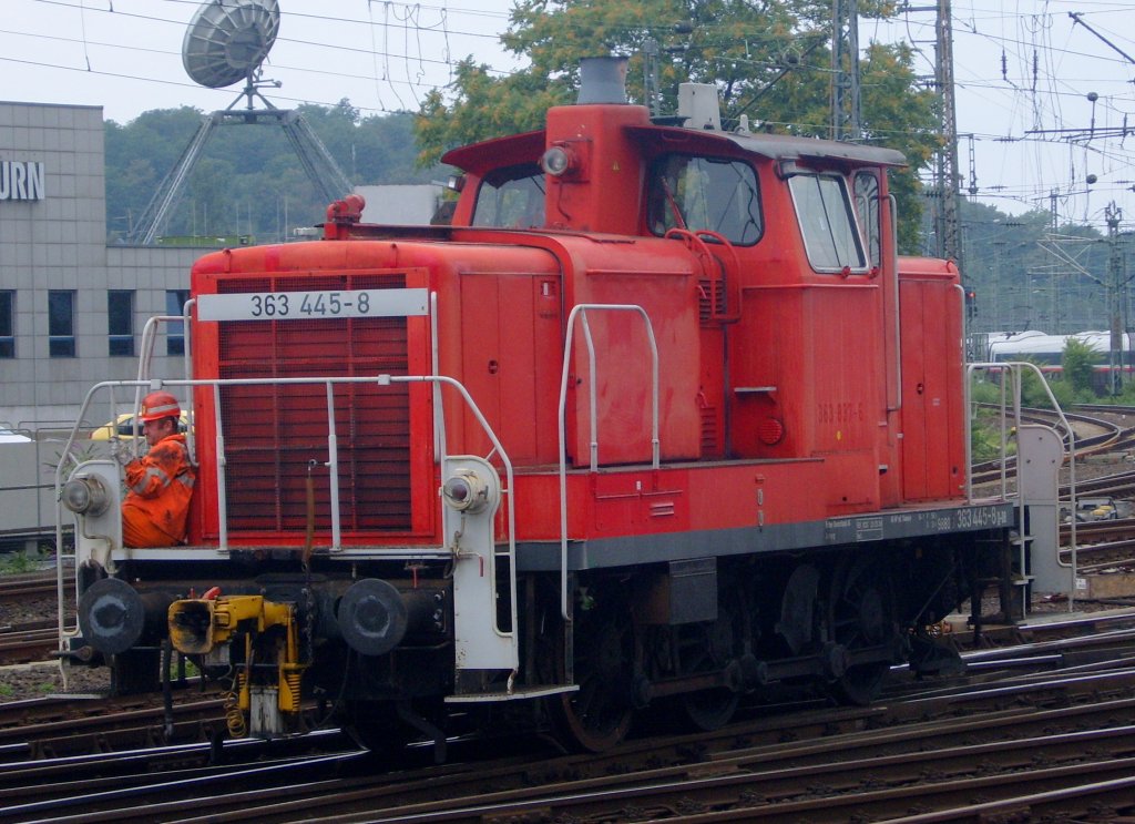 Die 363 445-8 rangierte am 08.08.2010 in Kln Bbf. Fotographiert von Kln Hansaring.
