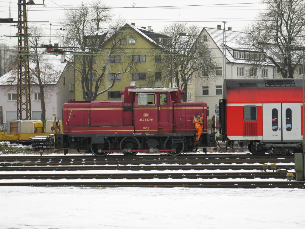 Die 364 533-0 im Ulmer Hbf aufgenommen am 21.12.2009 

