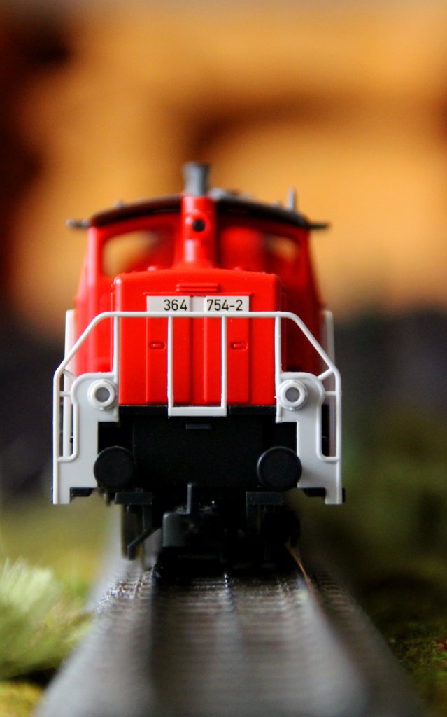 Die 364 754-2 macht gerade halt auf der Anlage. Foto 25.10.12