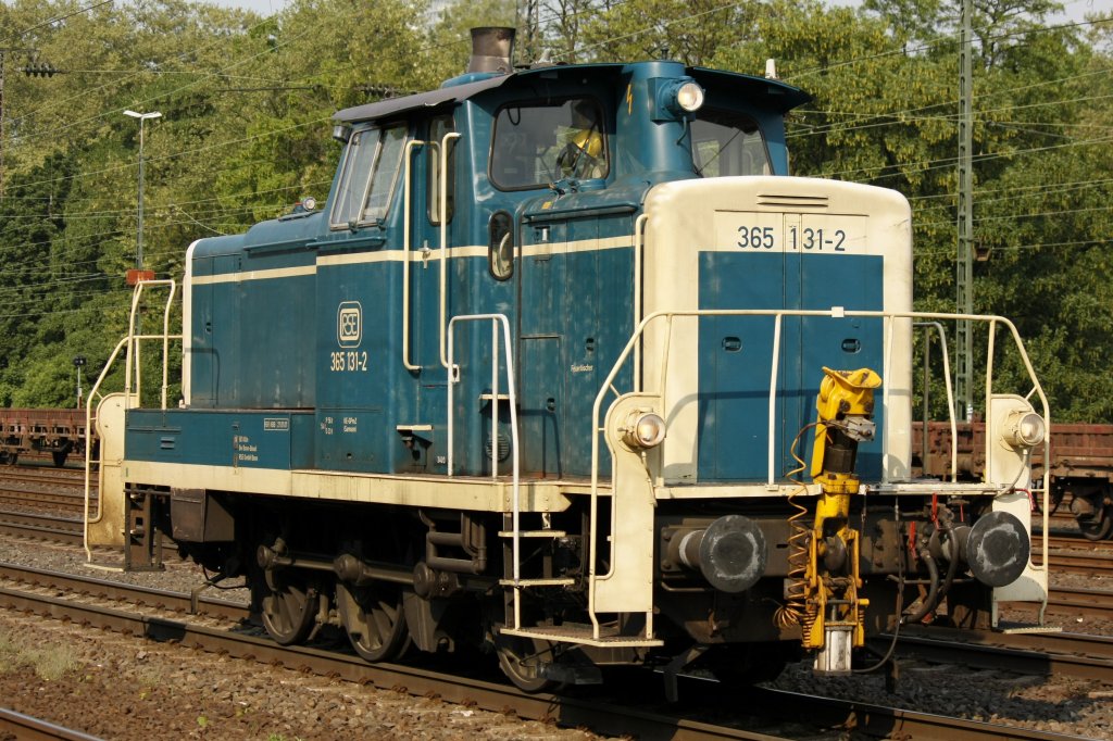 Die 365 131-2 fuhr am 26.04.2011 durch Kln West.