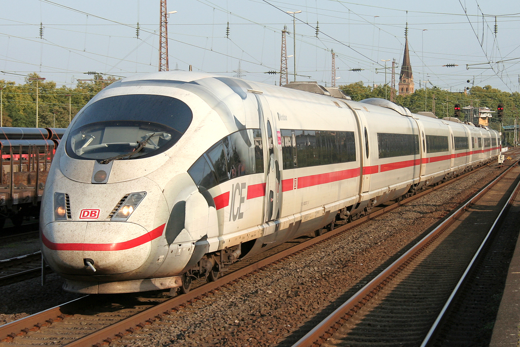 Die 403 012 fhrt durch Mlheim Styrum am 25.09.2011