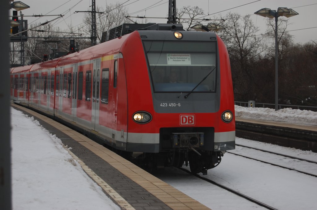 Die 423 450-6  S-Bahn Ersatzverkehr  war am 04.02.2010 am Berlin Zoologischen Garten an zu treffen. Unterwegs vom Berlin Ostbahnhof nach Potsdam.