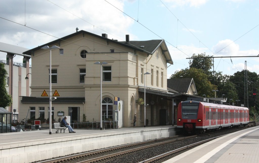 Die 425 036 stand am 25.09.2010 als RB 33 in Herzogenrath.