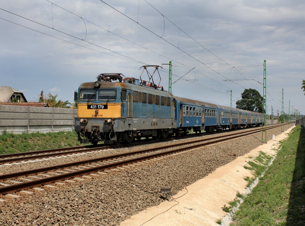 Die 431 179 mit einem Nahverkehrszug am 09.06.2012 unterwegs bei Trnok.