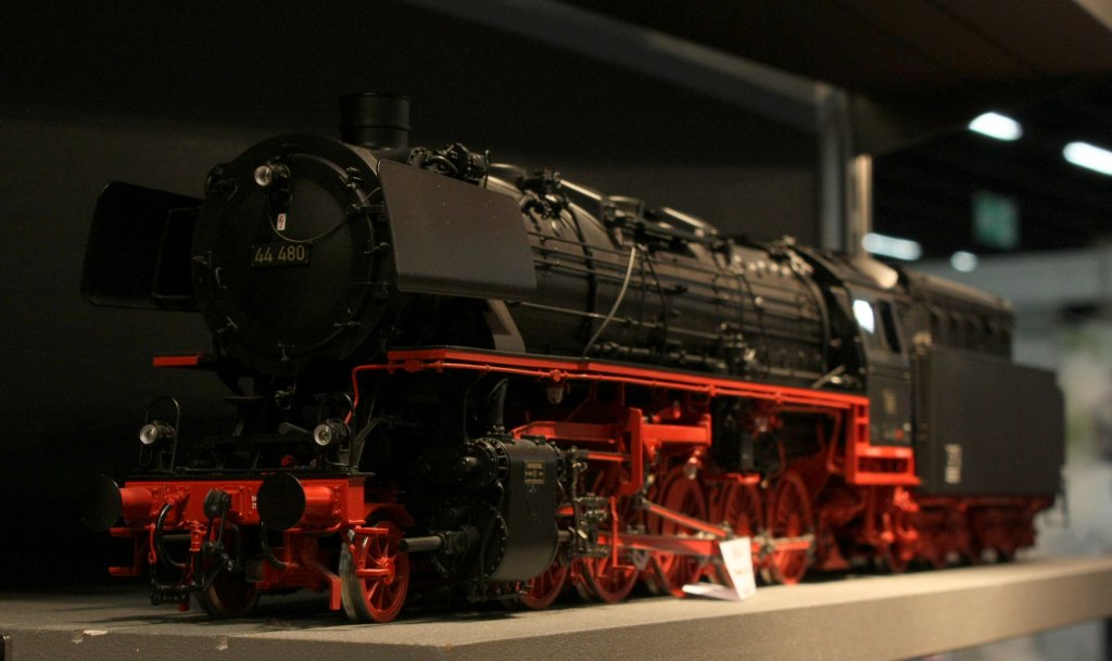 Die 44 480 von KISS in 1:32 auf der internationalen Modellbahnausstellung Kln am 20.11.2010 in Kln Deutz.