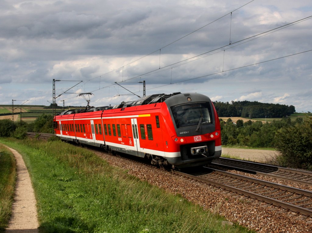 Die 440 824 als RB am 13.08.2011 unterwegs bei Treuchtlingen. 