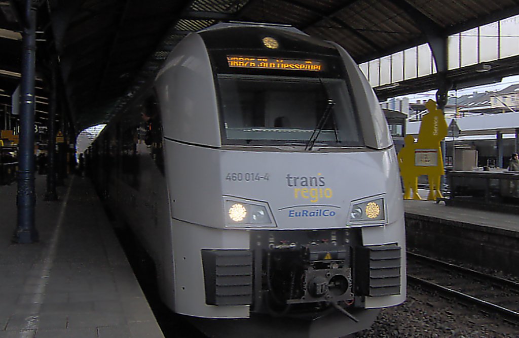 Die 460-014 macht kurzen halt im Bonner Hbf und fhrt dannach weiter
nach Kln am 23.1.10.