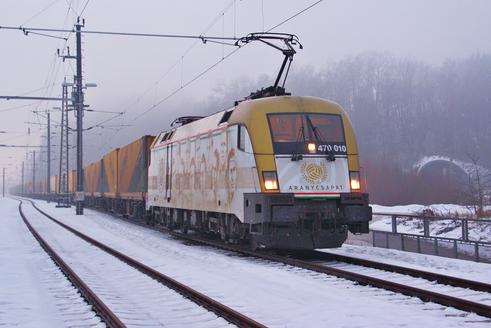 Die 470 010 im Jnner 2013 in Lambach vor der Abfahrt nach Ungarn.