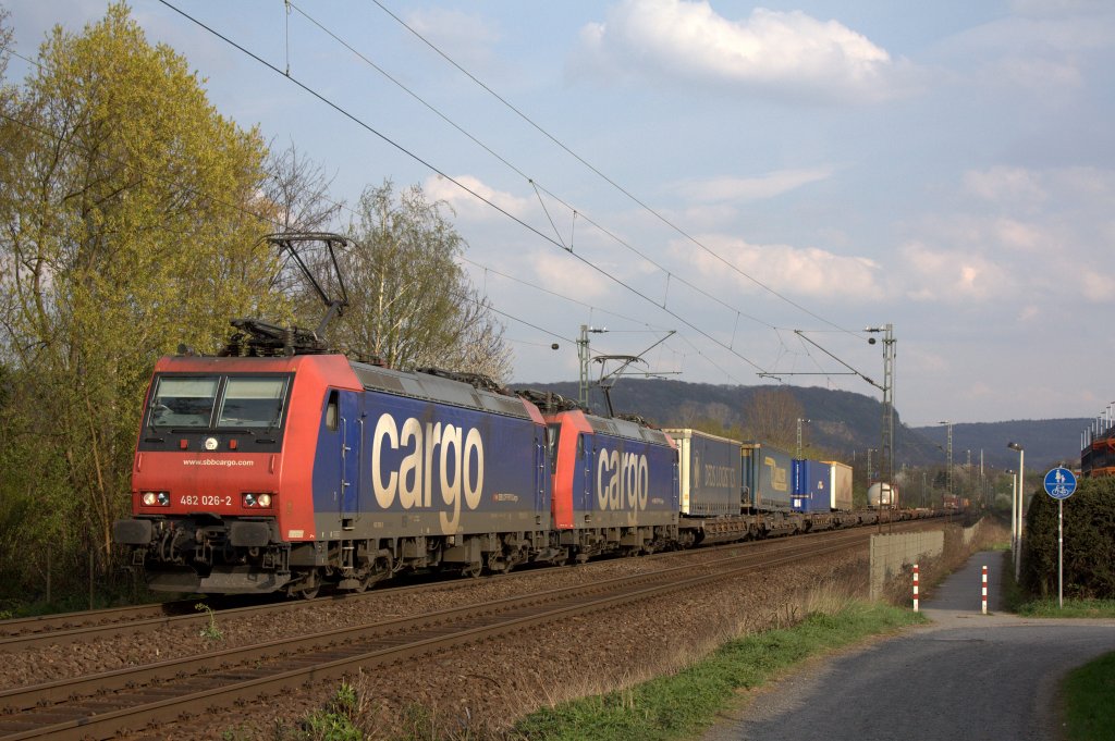 Die 482 026-2 am 03.04.2012 in Bonn Limperich.
