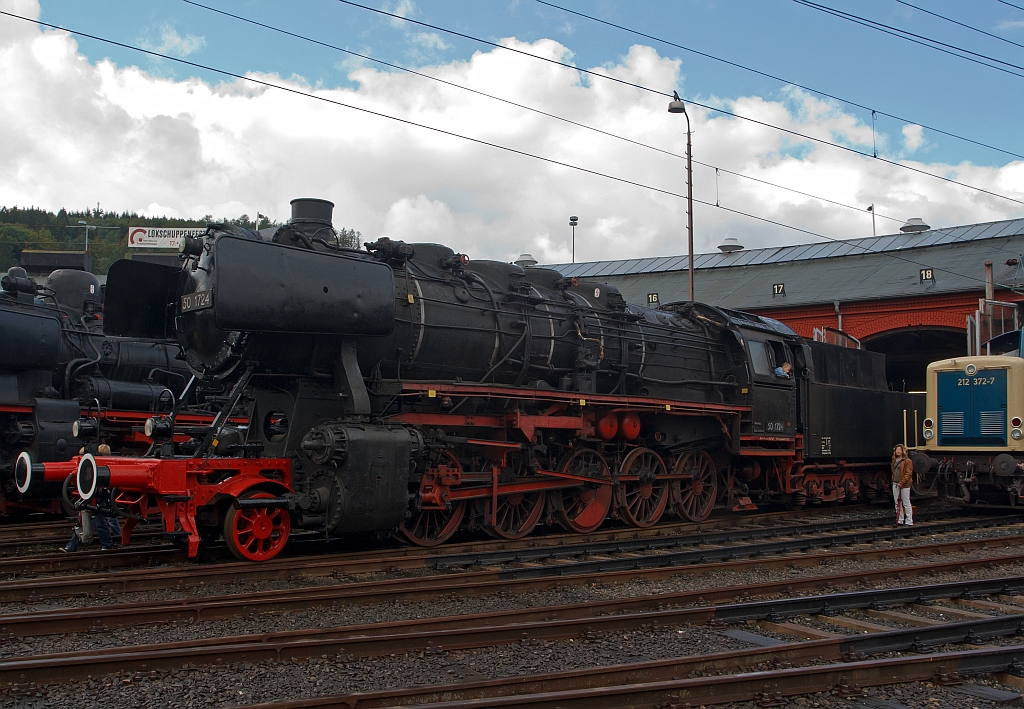 Die 50 1724 (ex DB 051 724-3) am 18.09.2011 im Sdwestflische Eisenbahnmuseum in Siegen. 1941 wurde die Lok mit der Fabriknummer 2564 bei Krupp gebaut. Sie war letzte 50er der Deutschen Bundesbahn.