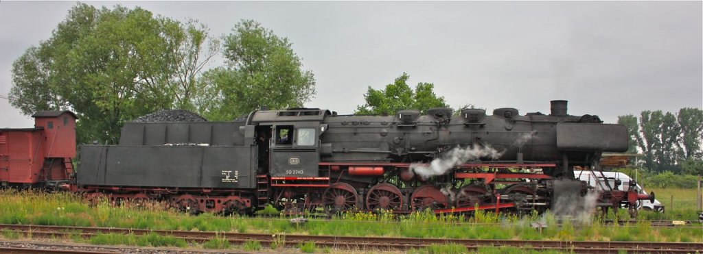 Die 50 2740  wartet in Gottenheim auf den BSB Gegenzug . Einmalige Sonderfahrt. 