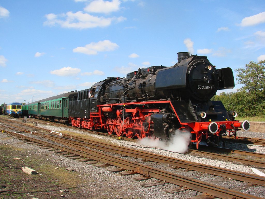 Die 50 3696-7 zuruck im betrieb zwischen Mariembourg und Treignes. Mariembourg - 19-09-2012