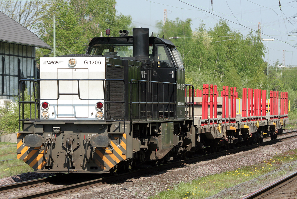 Die 5001571 der MRCE zieht eine bergabe durch Ratingen Lintorf am 20.04.2011