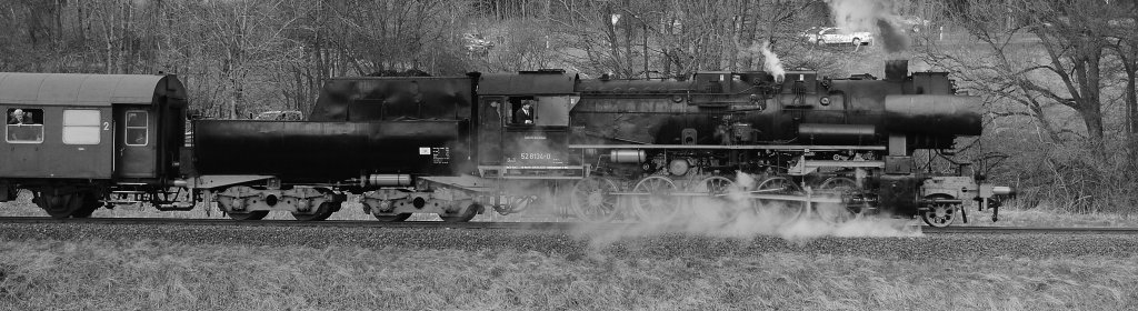 Die 52 8134-0 dampfte am 05.04.2010 mit ihrem Sonderzug in Richtung Gerolstein. Hier aufgenommen wurde der Sonderzug in der Nhe von Rockeskyll. Anlass: Dampfspektakel in der Eifel
