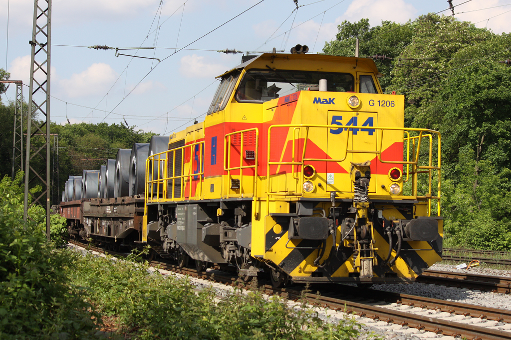 Die 544 der E&H in Duisburg Neudorf am 28,05,10