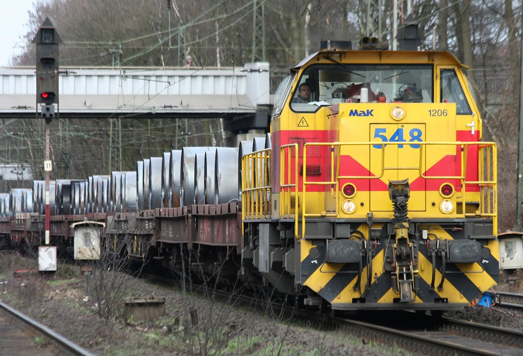 Die 548 der E&H zieht Coils durch Duisburg Neudorf am 20.03.2010