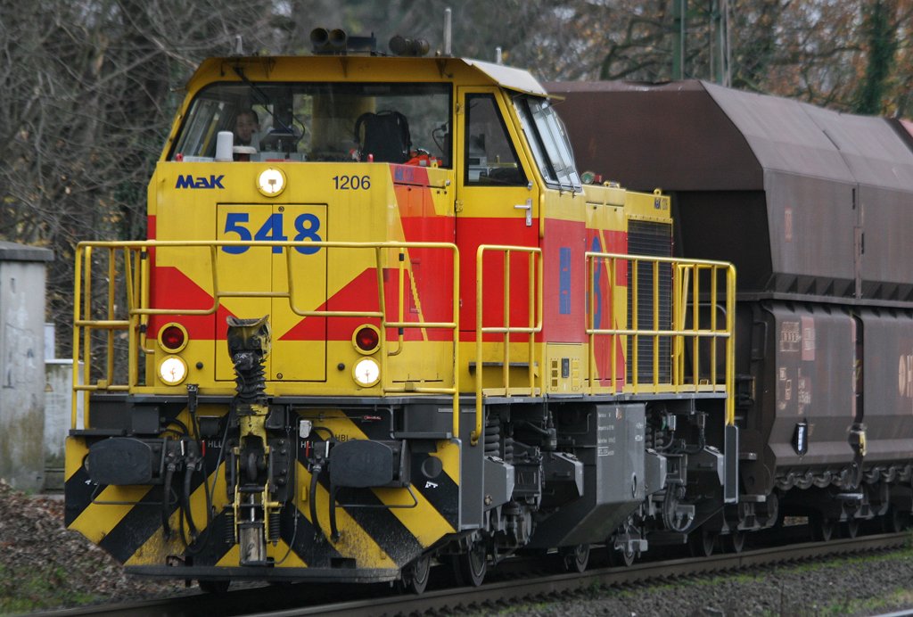 Die 548 der E&H zieht einen Gz durch Ratingen Lintdorf am 21.11.2009